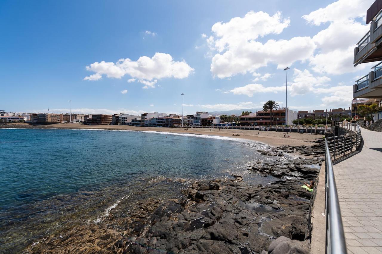Durmiendo sobre el mar, Vivienda Los Riscos Telde Exterior foto